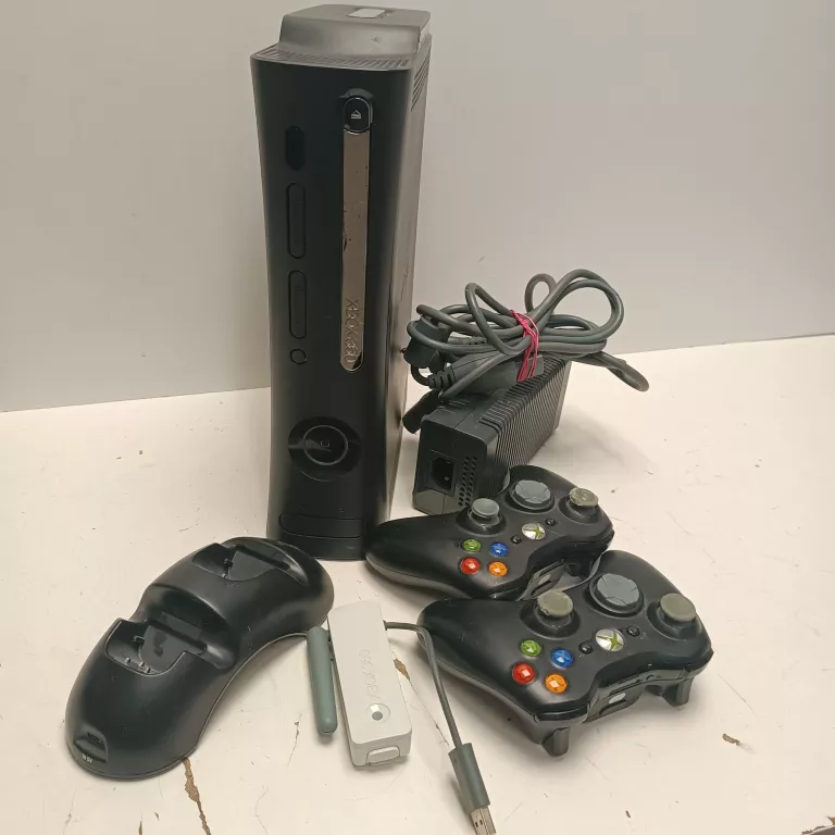 KONSOLA KONSOLA XBOX 360 120GB + PADY