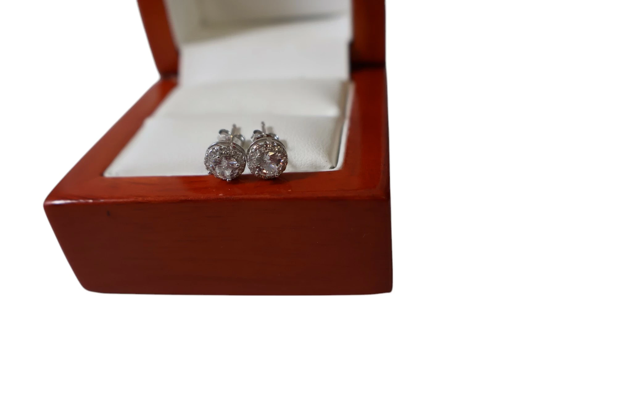 piekne-srebrne-kolczyki-na-sztyfty-material-15835-4