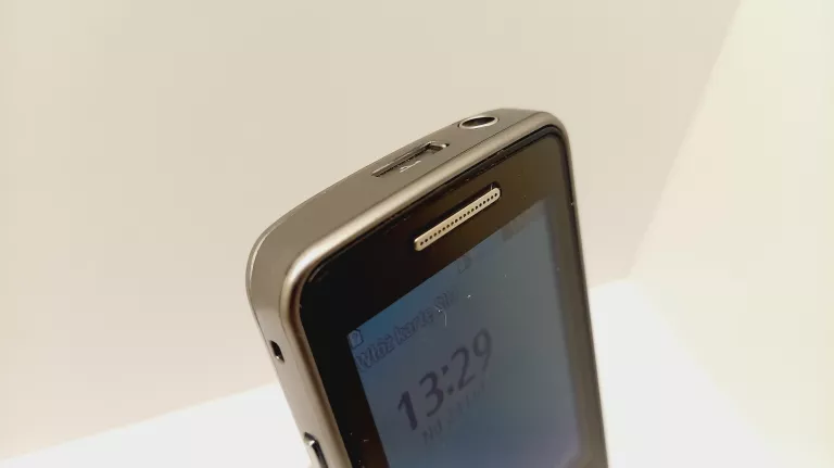 TELEFON SAMSUNG GT-S5610  ZOBACZ