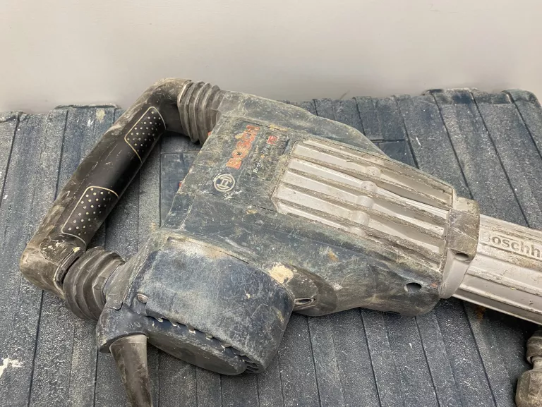 MŁOT UDAROWY BOSCH GSH 11 VC