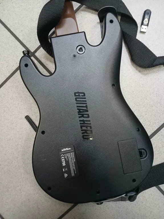 GUITAR HERO GITARA Z GRĄ XBOX ONE ! +NOŚNIK USB OPIS