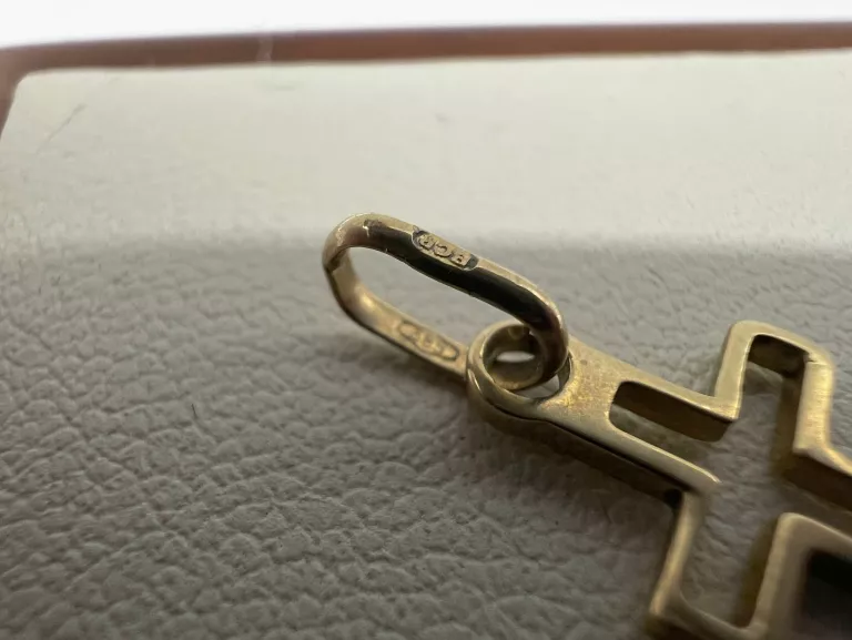 MALUTKA ZŁOTA ZAWIESZKA KRZYZ 585/0,51G