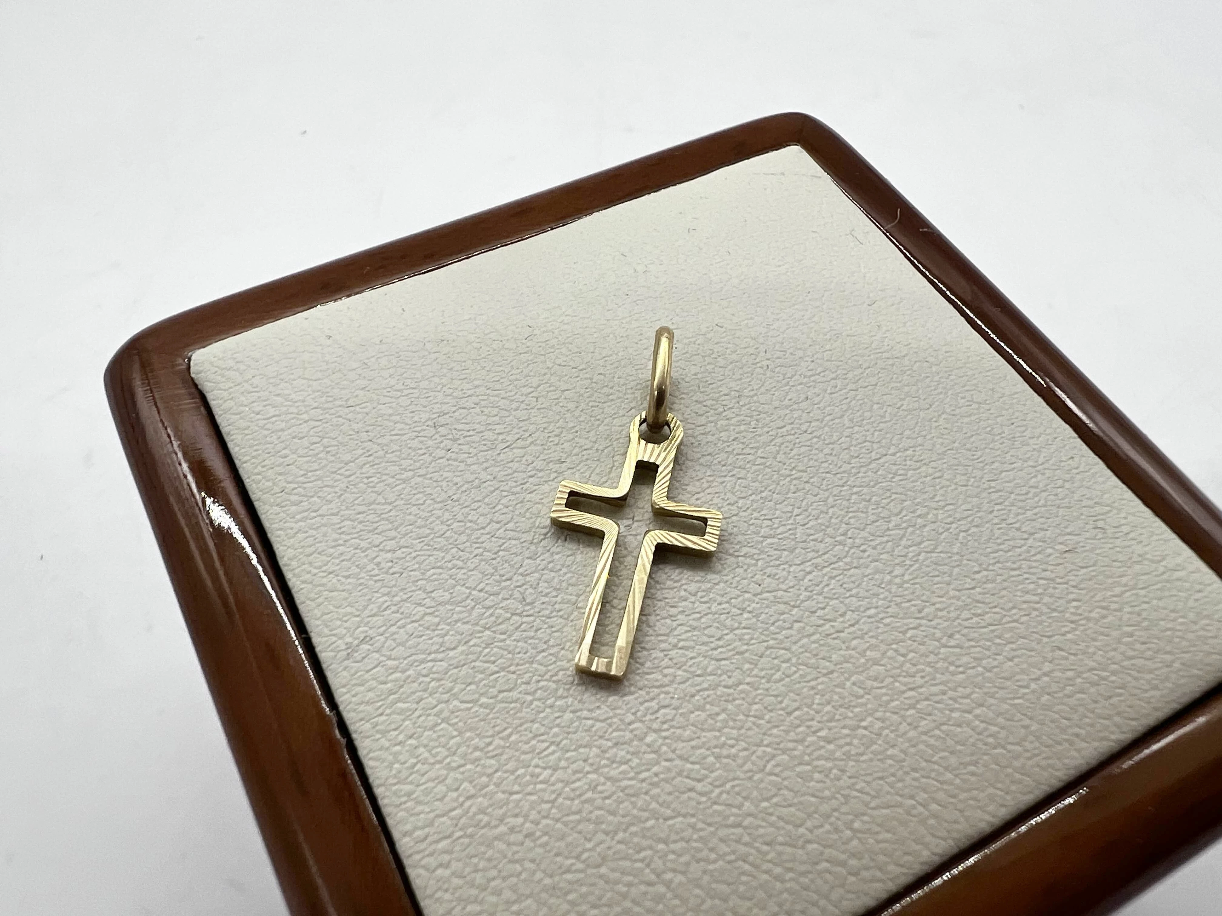 malutka-zlota-zawieszka-krzyz-585051g-aleja-sw-jana-pawla-ii-252-kolobrzeg