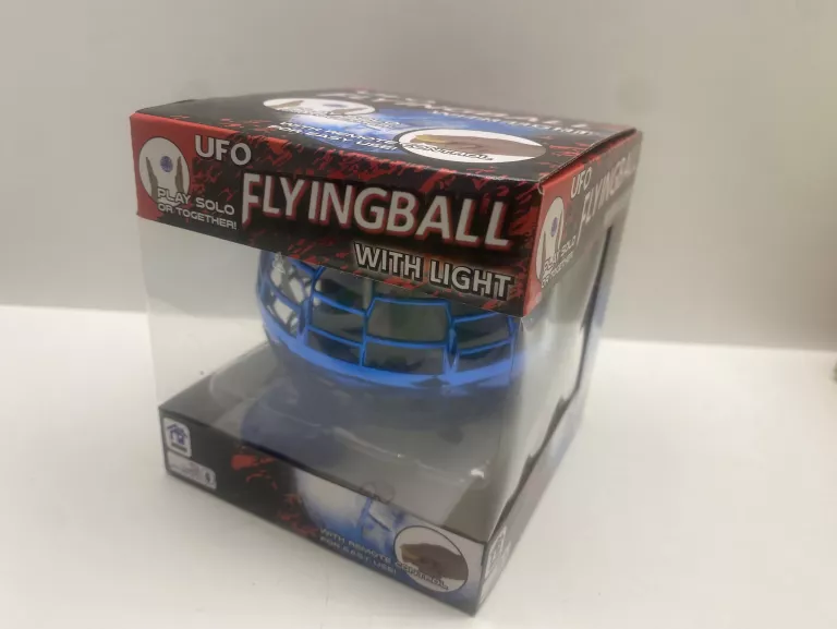 LATAJĄCA PIŁKA UFO Z PILOTEM ZDALNEGO STEROWANIA