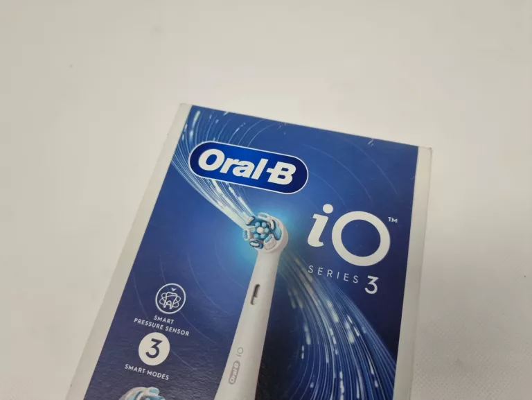 SZCZOTECZKA ELEKTRYCZNA ORAL-B IO3 CZARNA