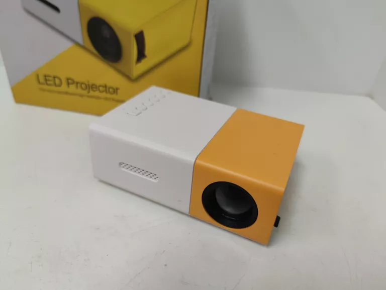 LED PROJECTOR  YG300