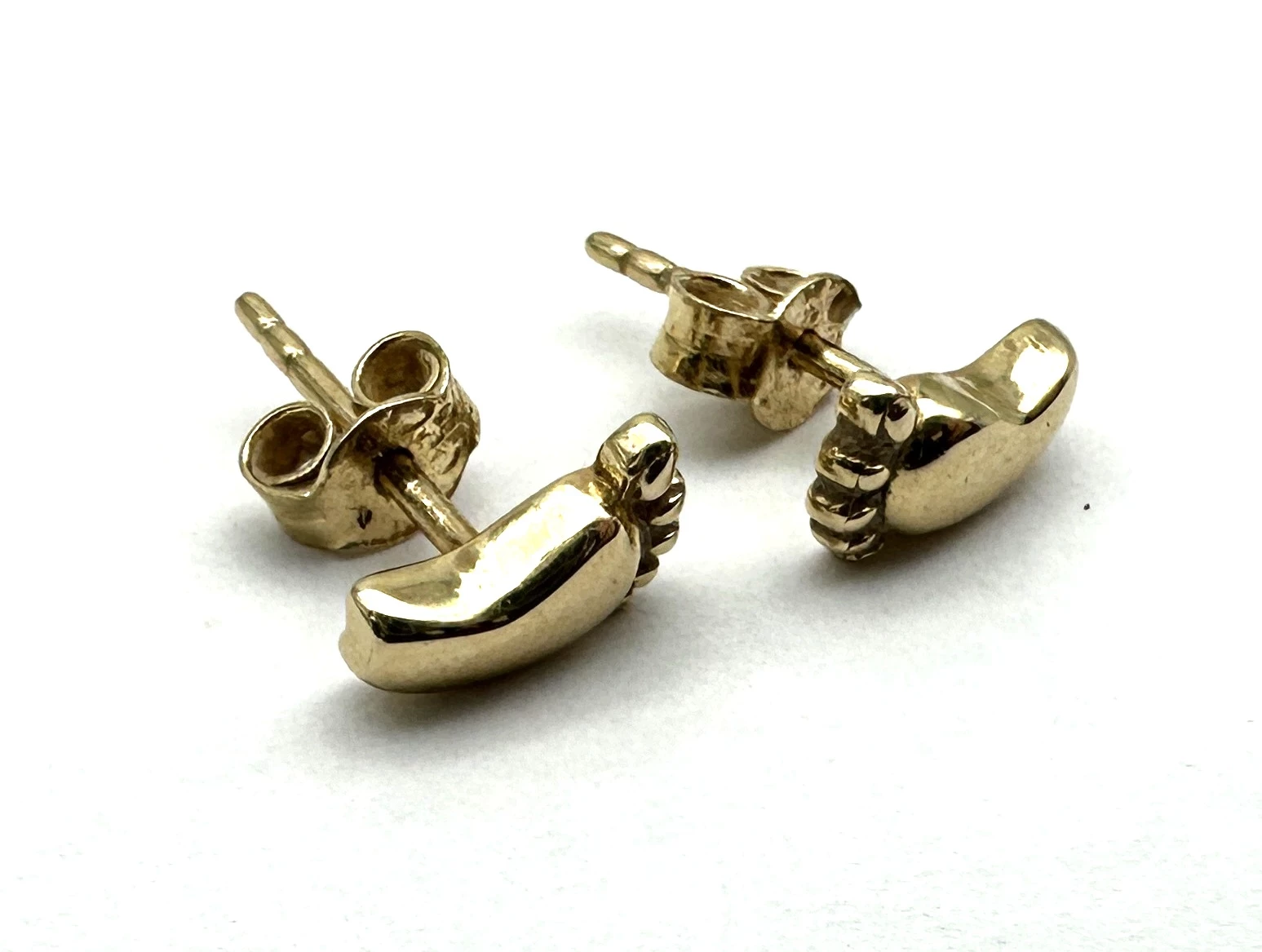 zlote-kolczyki-nozki-stopki-585-090g-stan-11323-2