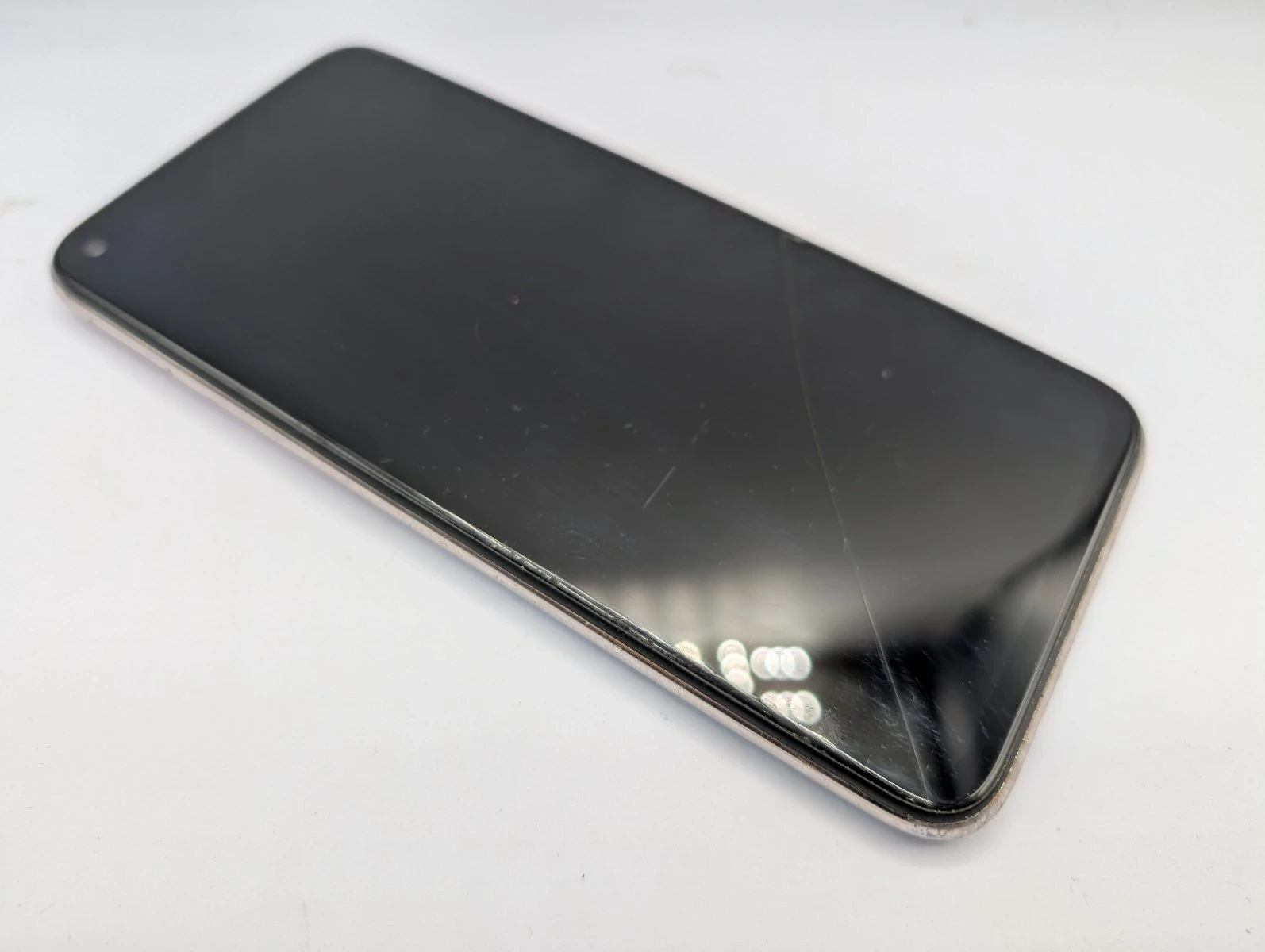 telefon-huawei-p-40-lite-at-opis-at-sredzka-28-wroclaw