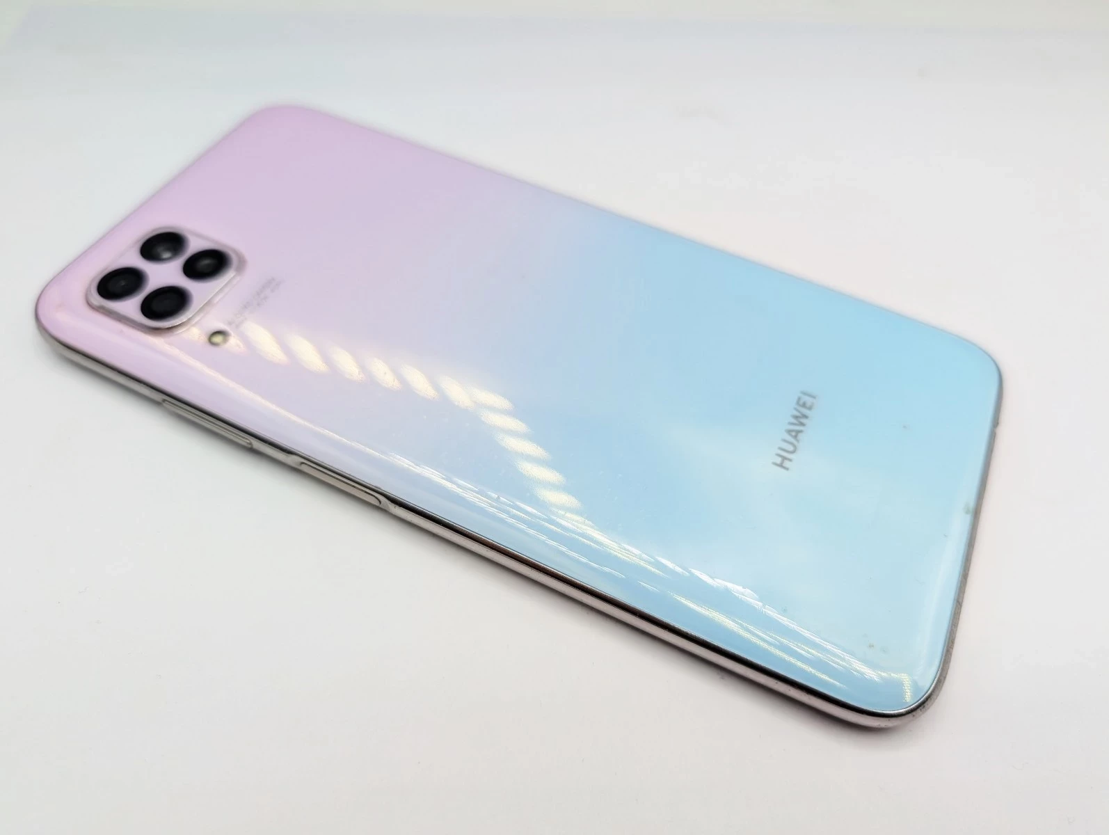 telefon-huawei-p-40-lite-at-opis-at-kod-producenta-51095cka