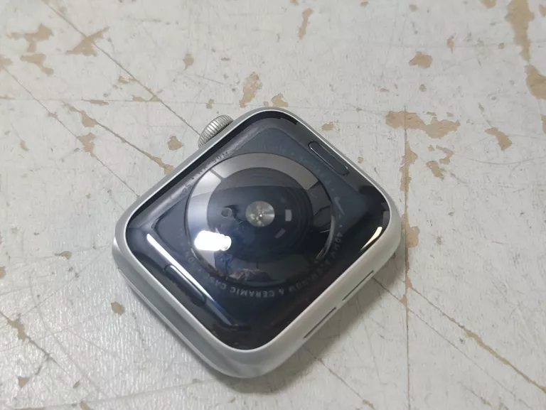 apple-watch-series-4-40-mm-a1977-nike-kolor-249512-1647426