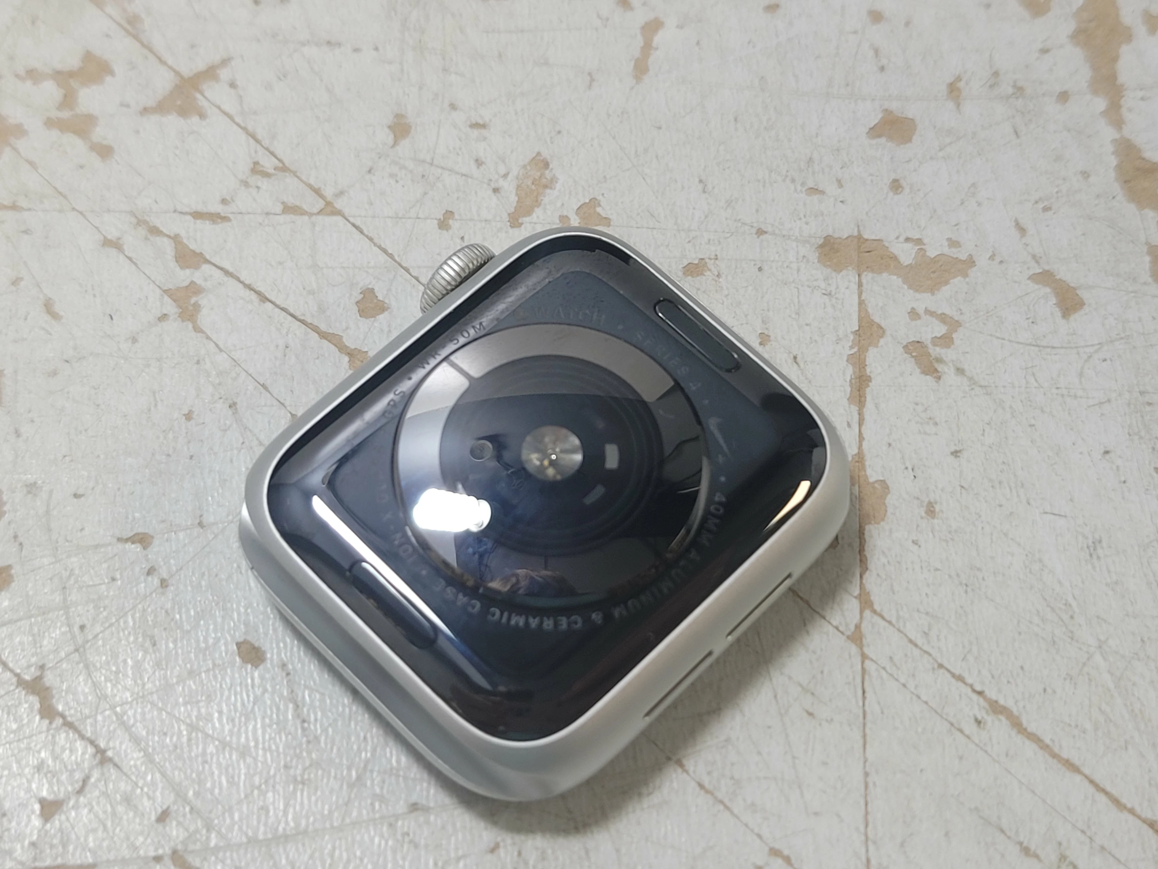 apple-watch-series-4-40-mm-a1977-nike-kolor-249512-1647426