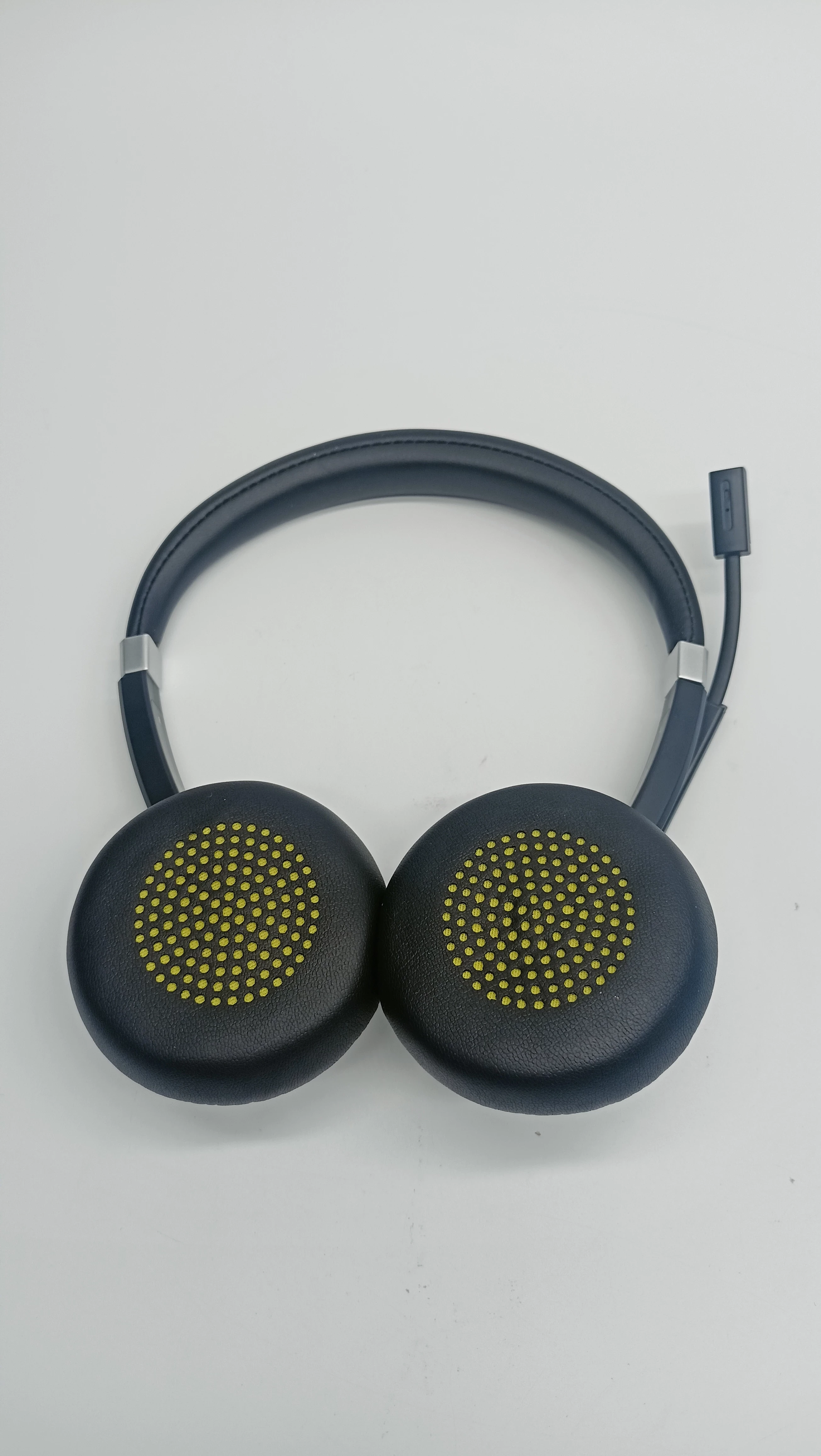 zestaw-sluchawkowy-bluetooth-z-mikrofonem-i-redukcja-szumow-earbay-czarny-stan-11323-2