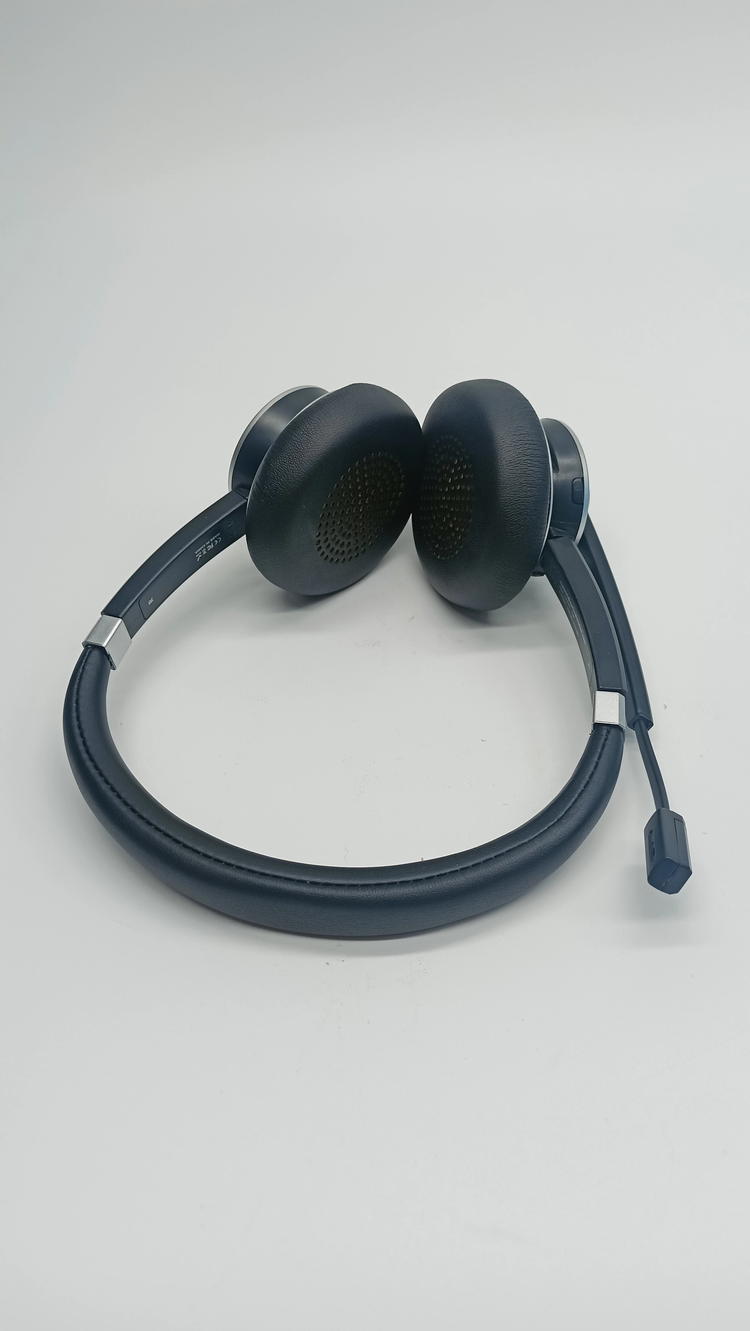 zestaw-sluchawkowy-bluetooth-z-mikrofonem-i-redukcja-szumow-earbay-czarny-rodzaj-sluchawek-203681-217745