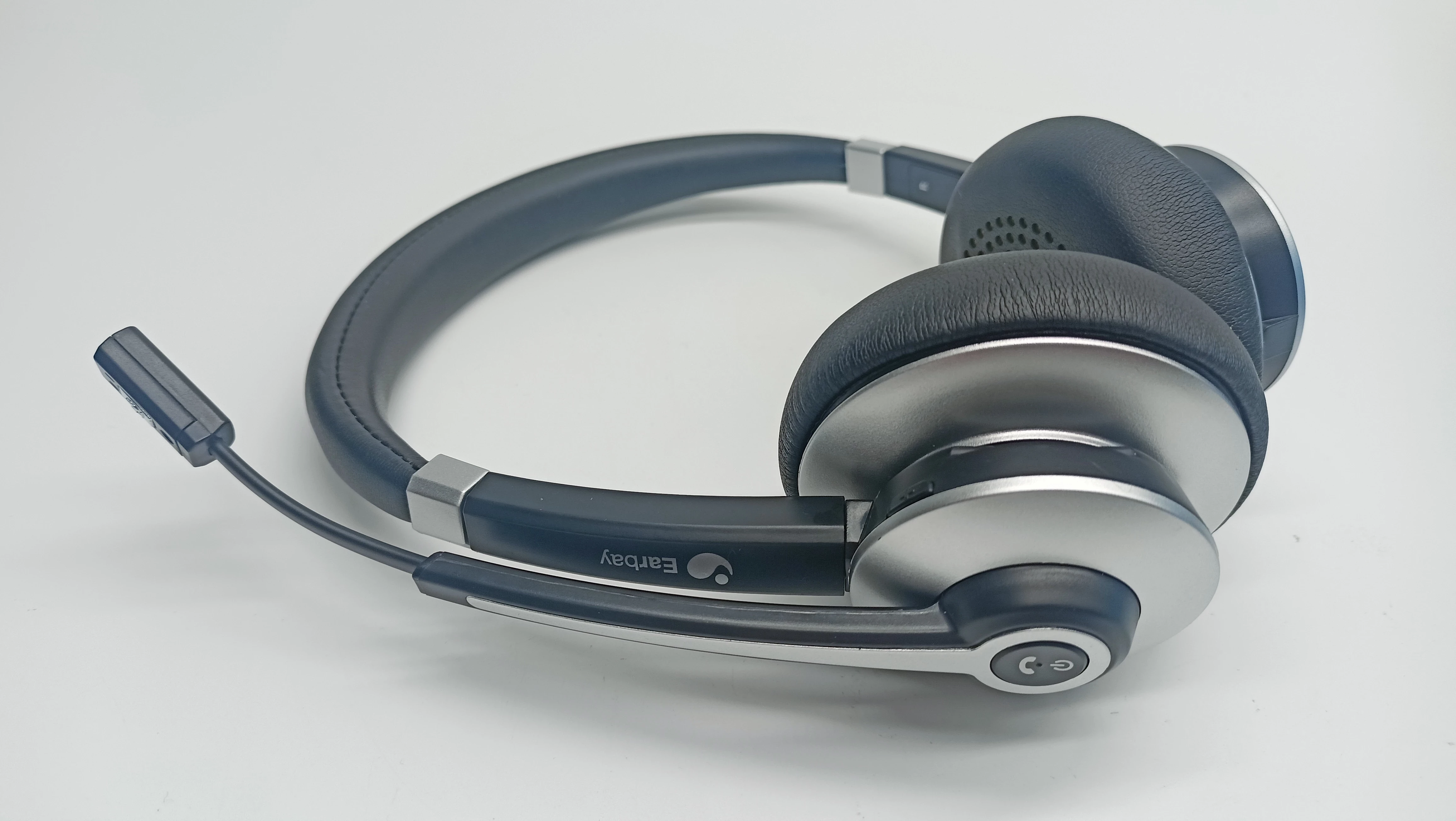 zestaw-sluchawkowy-bluetooth-z-mikrofonem-i-redukcja-szumow-earbay-czarny-kolor-dominujacy-129357-8