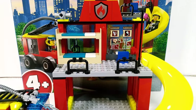 ZESTAW LEGO CITY 60375 REMIZA STRAŻACKA I WÓZ / PUDEŁKO / ZŁOŻONY