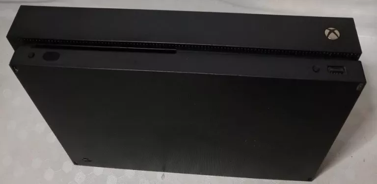 KONSOLA XBOX ONE X 1TB PAD/OKABL