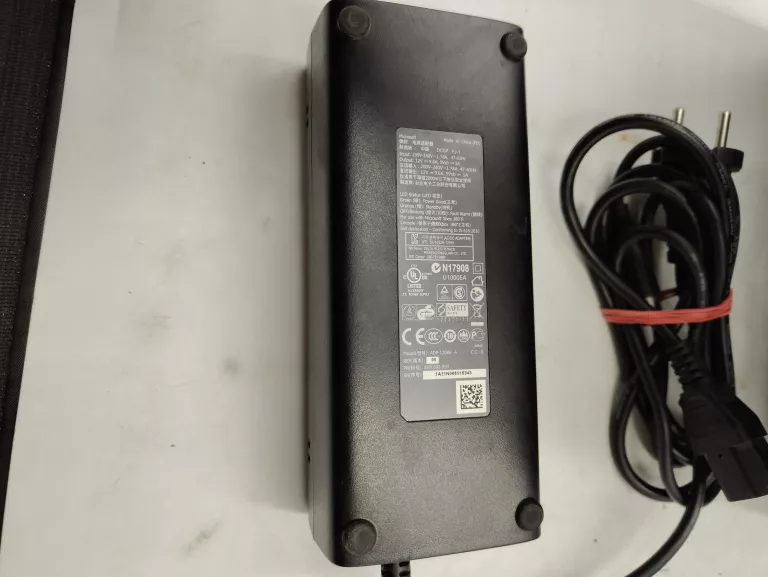 KONSOLA XBOX 360 E 4 + 250GB+ GRY