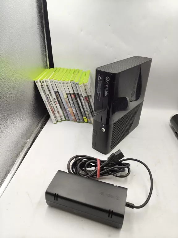 KONSOLA XBOX 360 E 4 + 250GB+ GRY