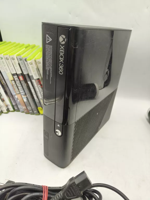 KONSOLA XBOX 360 E 4 + 250GB+ GRY