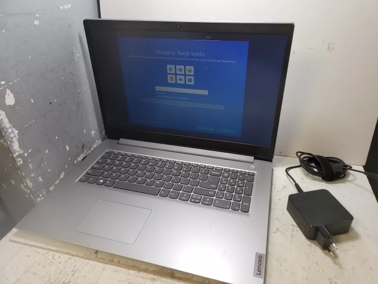 LAPTOP LENOVO IDEAPAD 3 17ADA05