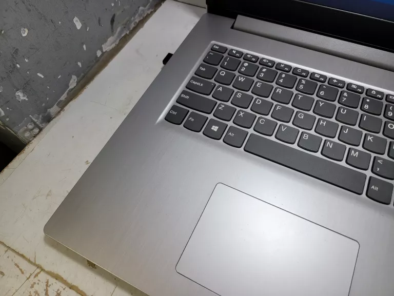 LAPTOP LENOVO IDEAPAD 3 17ADA05