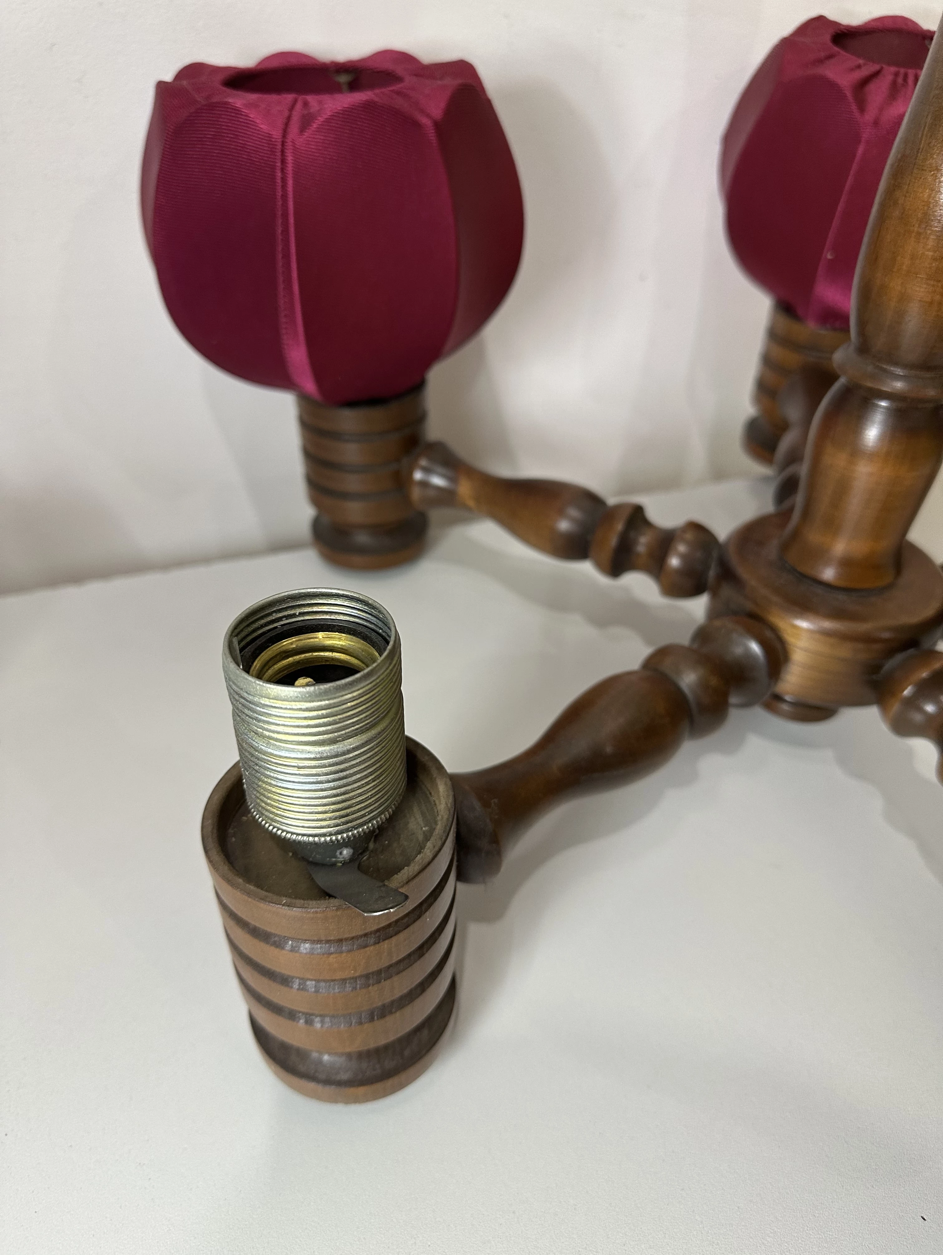 drewniany-zyrandol-prl-jak-nowy-klosze-typ-mebla-24553-1