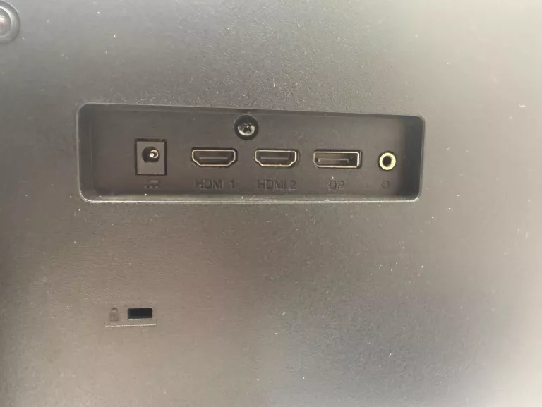 ZAKRZYWIONY MONITOR GAMINGOWY 27 CALI ACER ED270X 1MS 240HZ HDMI DP