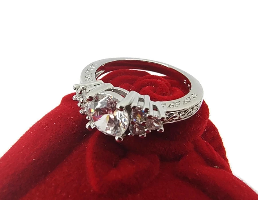 piekny-posrebrzany-pierscionek-z-cyrkoniami-r17-kamien-17088-128