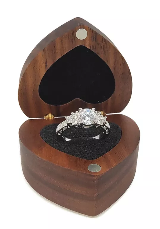 PIĘKNY POSREBRZANY PIERŚCIONEK Z CYRKONIAMI  R.17