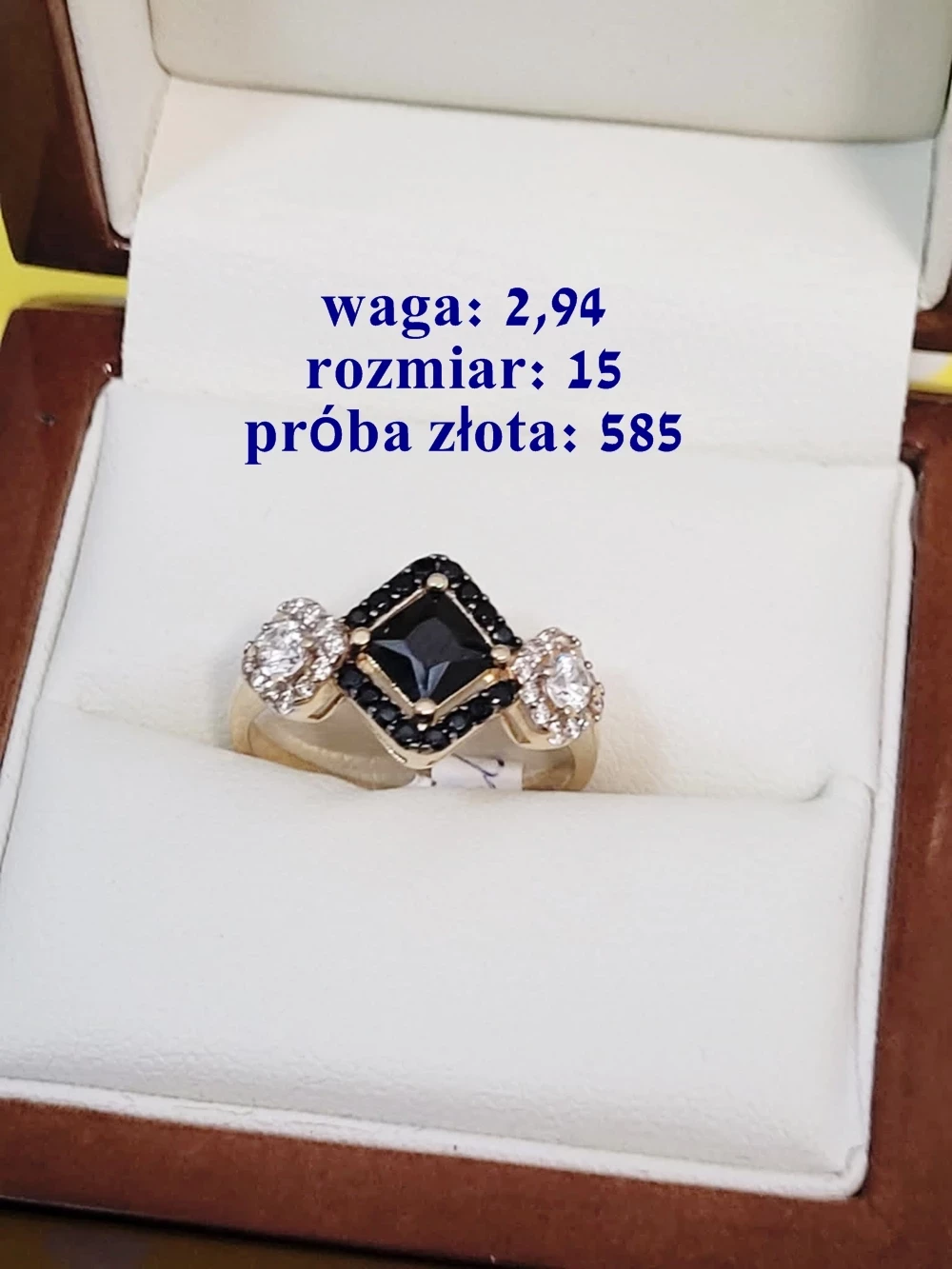 piekny-pierscionek-z-czarnymi-oczkami-585-kamien-17088-128