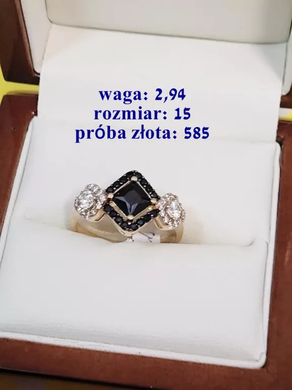 PIĘKNY BŁYSZCZĄCY PIERŚCIONEK Z CZARNYMI OCZKIEM 585