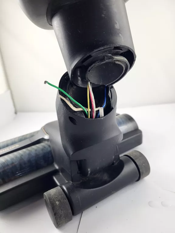 odkurzacz-pionowy-philips-aqua-trio-7000-xw7110-opis-model-series-5000-aqua-3v1-xc514101