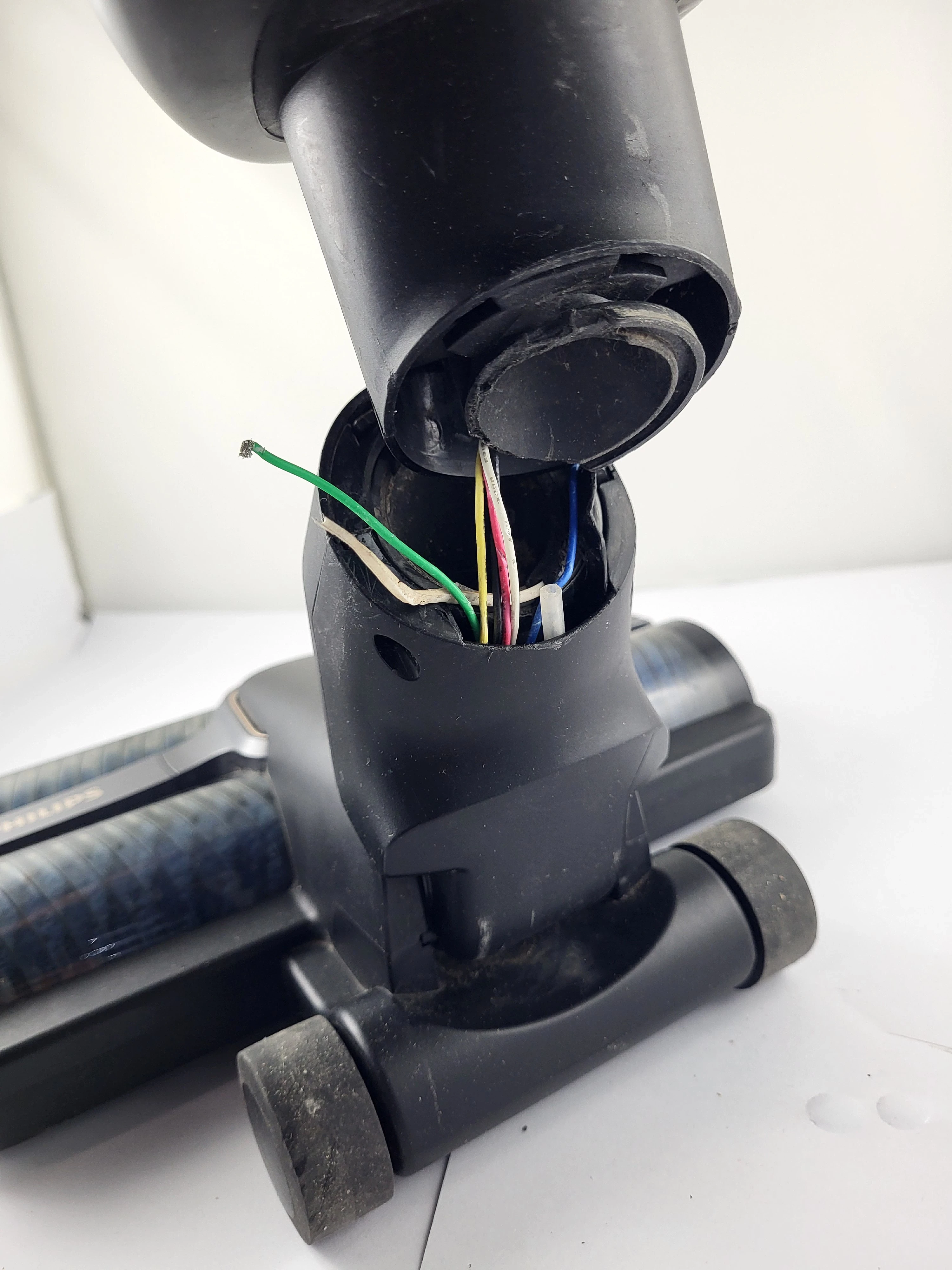 odkurzacz-pionowy-philips-aqua-trio-7000-xw7110-opis-model-series-5000-aqua-3v1-xc514101