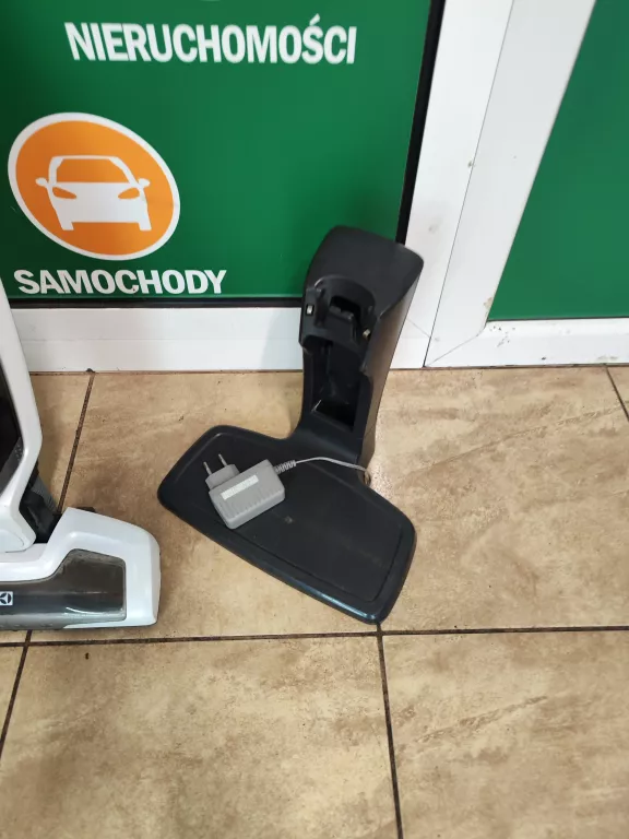 ODKURZACZ ELECTROLUX ERGORAPIDO EER7ALLRGY + ŁADOWARKA