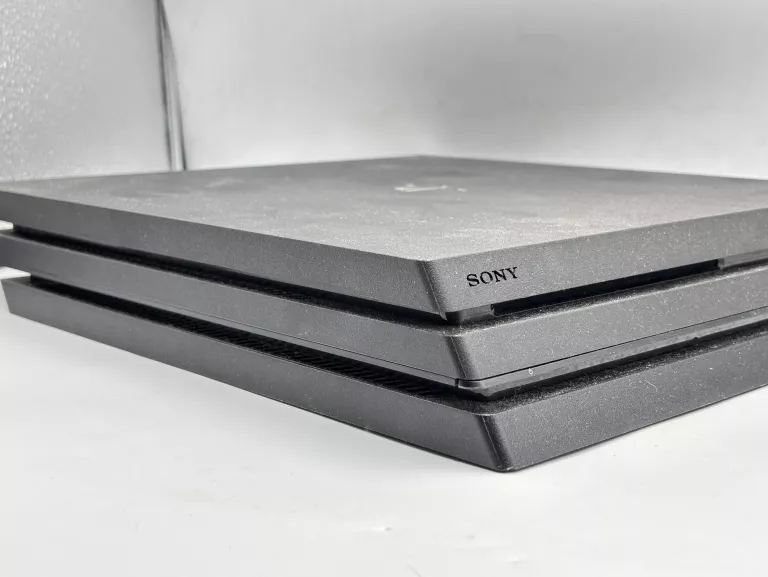 KONSOLA PS4 PRO 1TB CUH-7216B 2 PADY