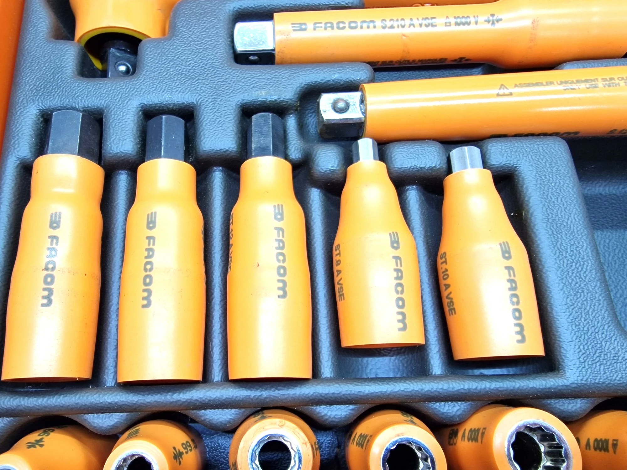 zestaw-kluczy-nasadowych-izolowanych-facom-product-id-2e6c301c-0358-49bc-bed2-77c0c39f4c1e