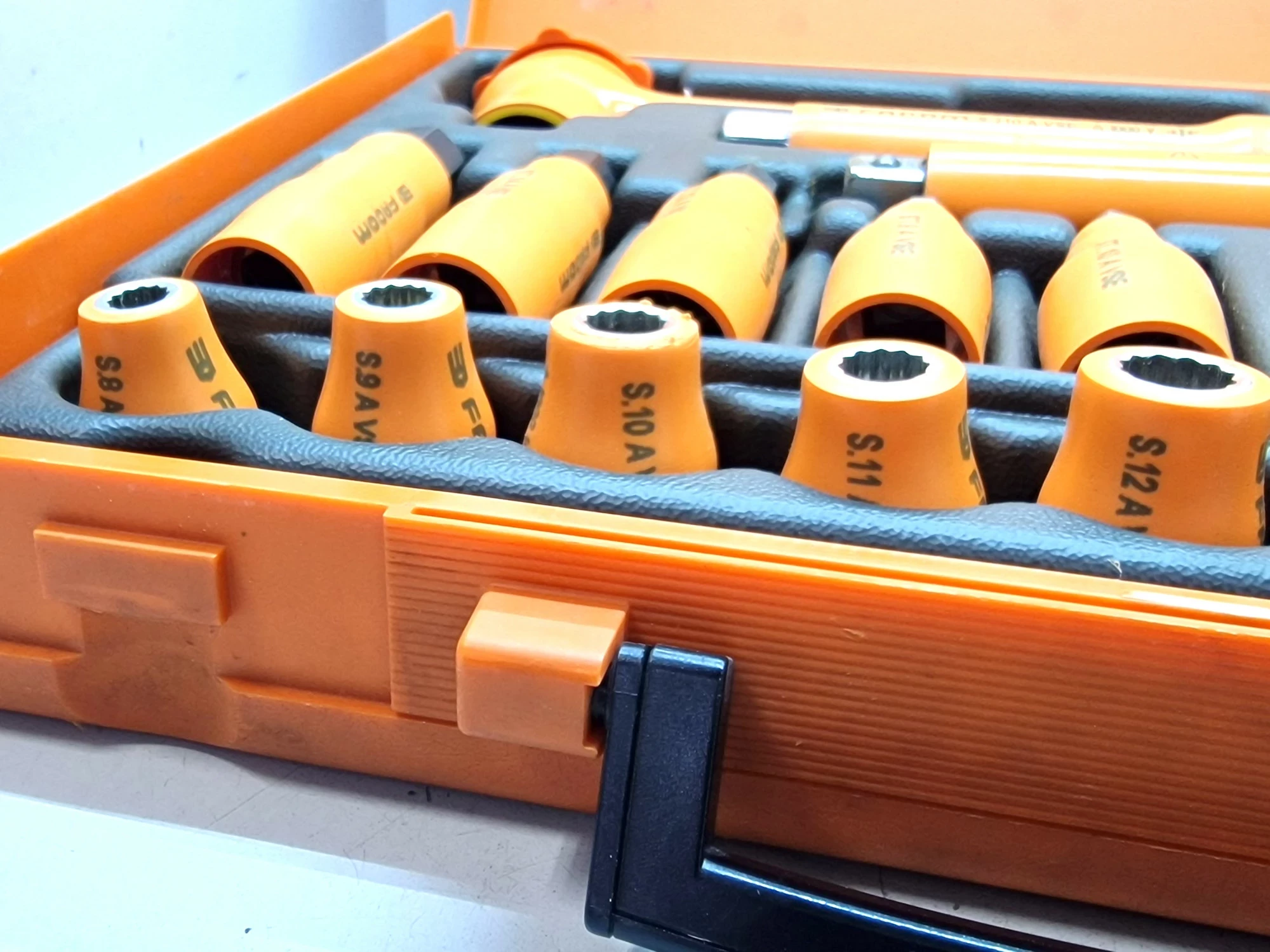 zestaw-kluczy-nasadowych-izolowanych-facom-marka-248811-1054097