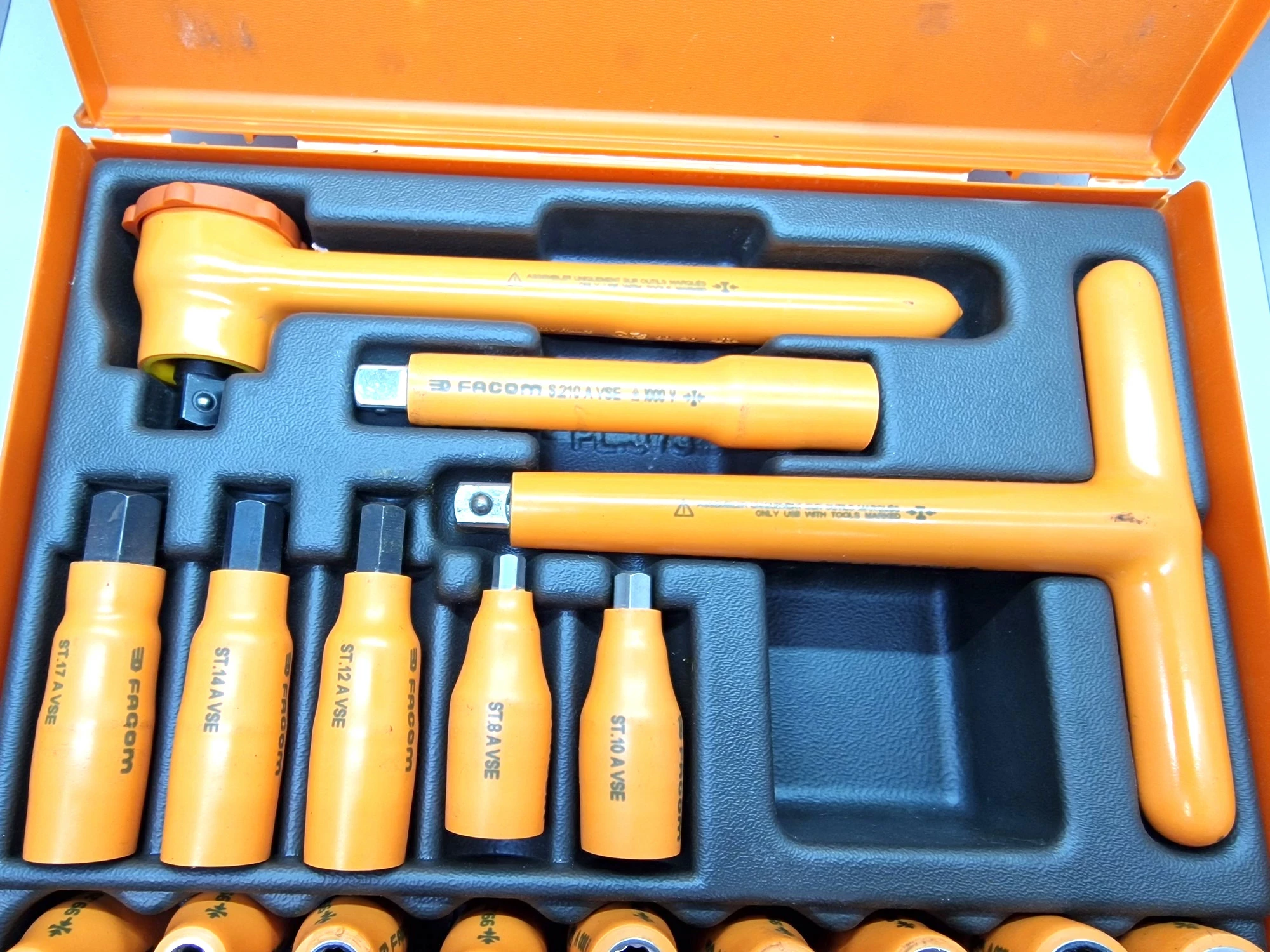 zestaw-kluczy-nasadowych-izolowanych-facom-kod-producenta-83hjl13