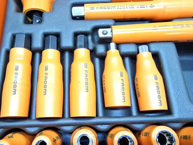 zestaw-kluczy-nasadowych-izolowanych-facom-product-id-2e6c301c-0358-49bc-bed2-77c0c39f4c1e