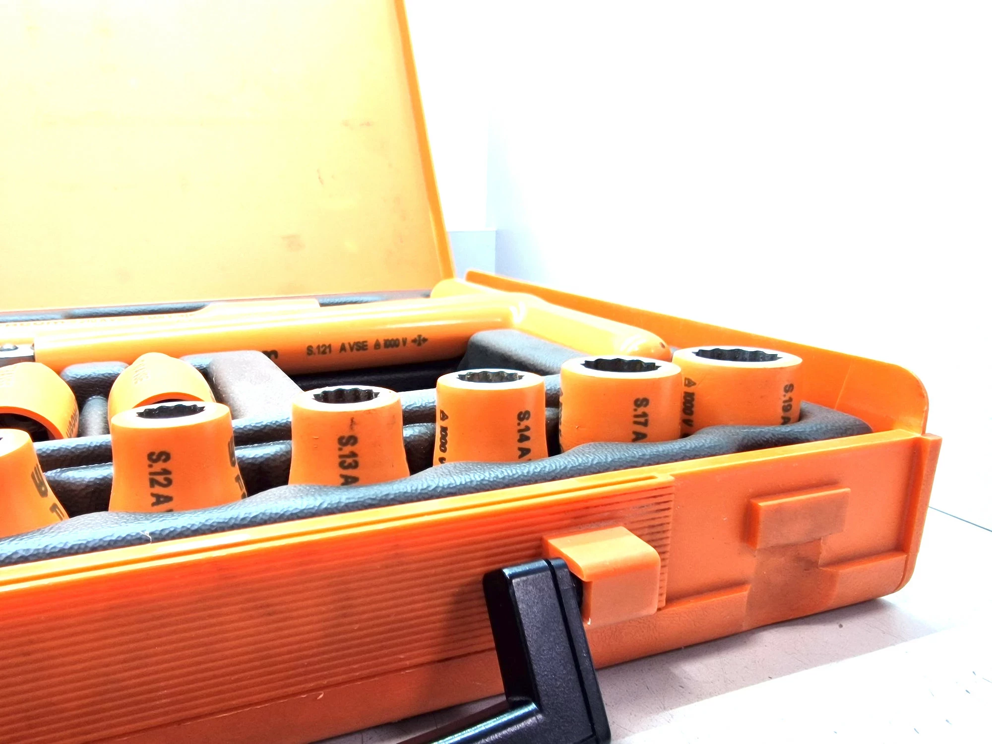 zestaw-kluczy-nasadowych-izolowanych-falcom-s401avse-product-id-39de95f2-5462-4b1f-80c8-3bf3edc17d2b