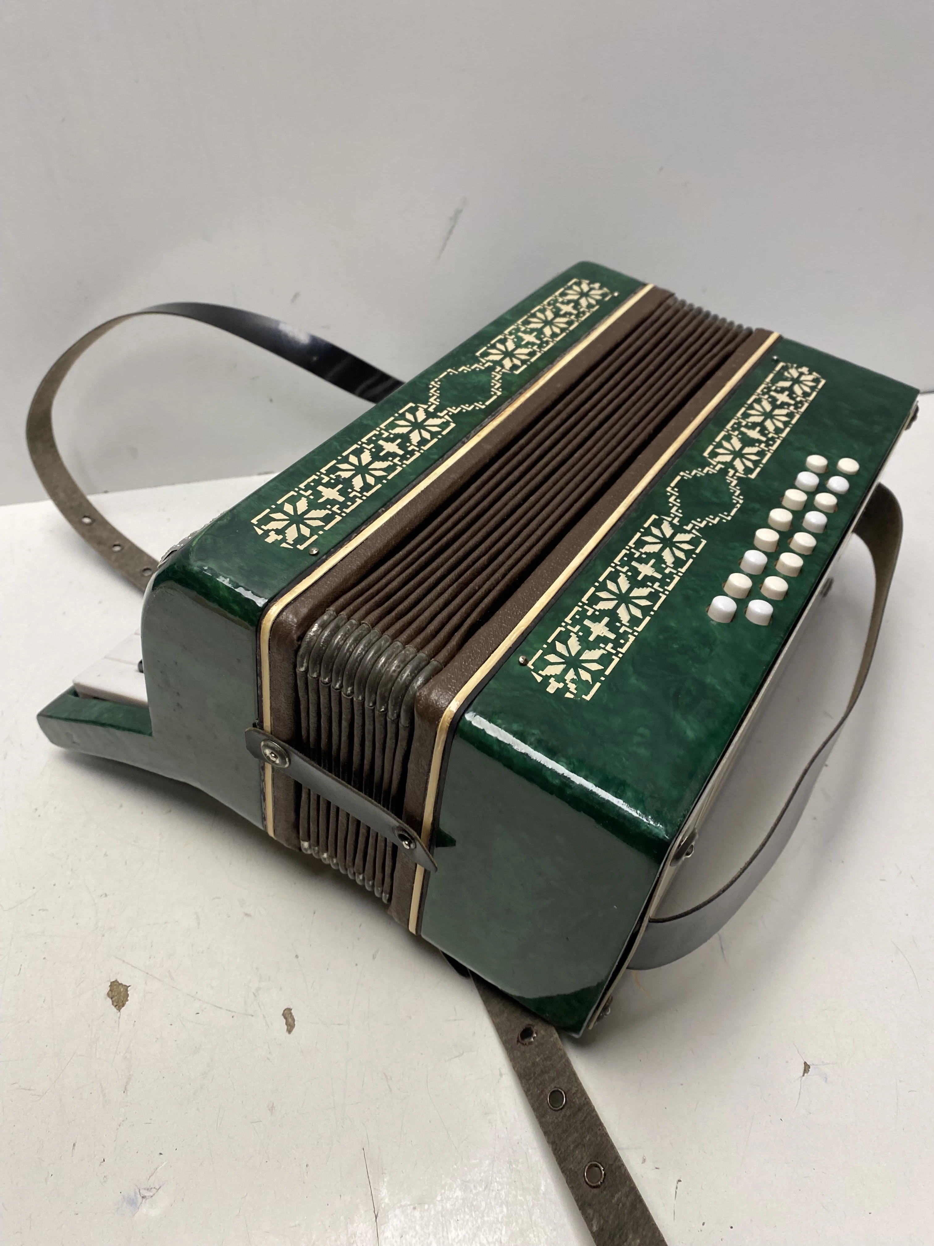 stary-radziecki-akordeon-razno-manbiw-16b-marka-248930-1096296