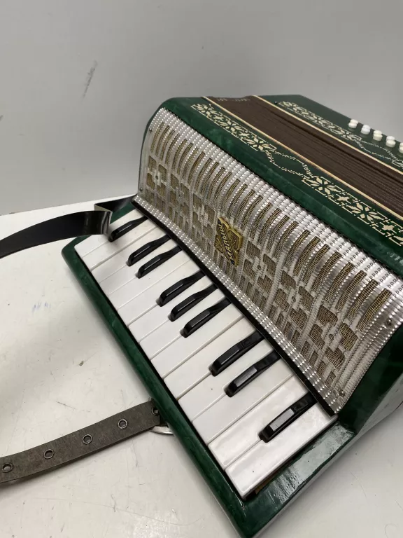 stary-radziecki-akordeon-razno-manbiw-16b-model-zaws477