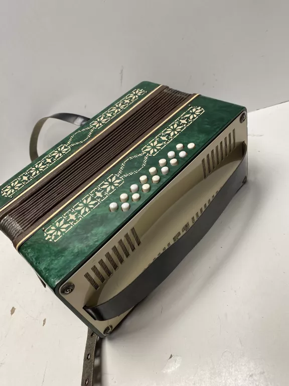stary-radziecki-akordeon-razno-manbiw-16b-kolor-249512-1647413