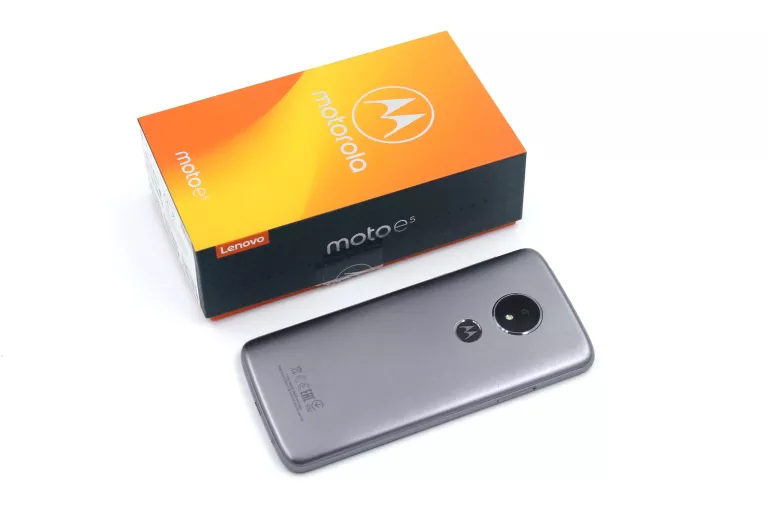 TELEFON MOTOROLA MOTO E5 KOMPLET