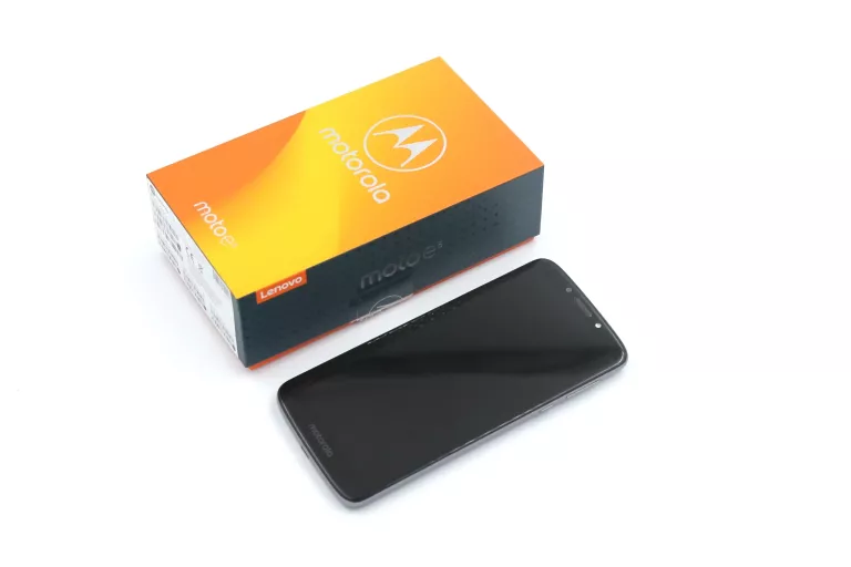 TELEFON MOTOROLA MOTO E5 KOMPLET