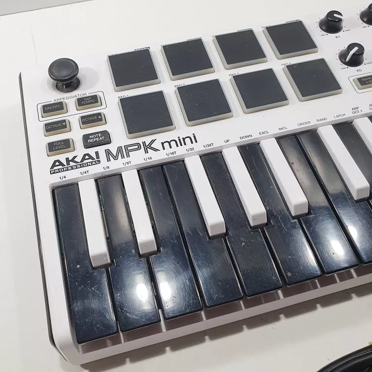 AKAI MPK MINI SAMPLER/KABEL