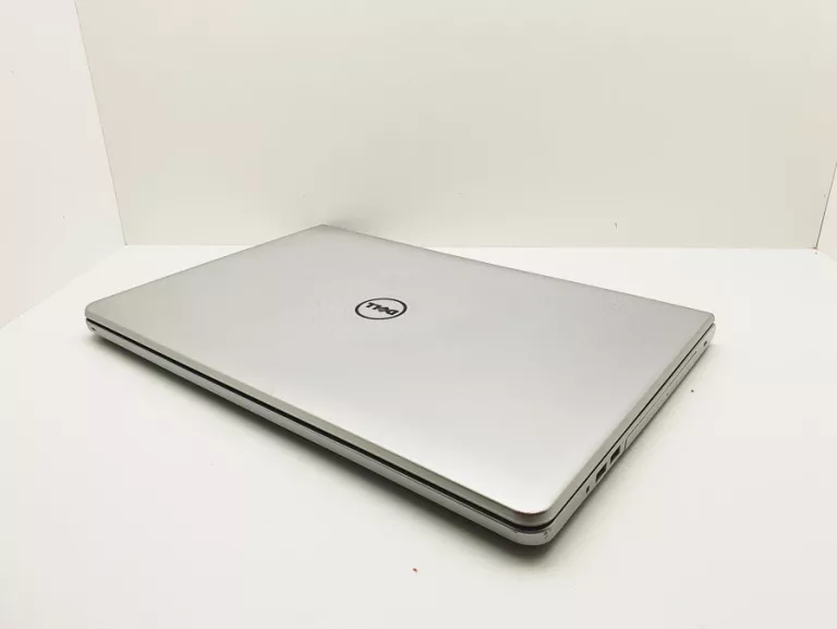 LAPTOP DELL INSPIRION 17 5000 I5-6GEN 8/240GB SSD 17,3"