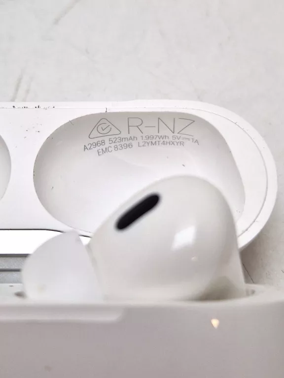 APPLE SŁUCHAWKI AIRPODS PRO (2. GENERACJI) Z ETUI ŁADUJĄCYM MAGSAFE (USB-C