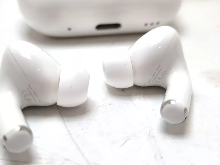 APPLE SŁUCHAWKI AIRPODS PRO (2. GENERACJI) Z ETUI ŁADUJĄCYM MAGSAFE (USB-C