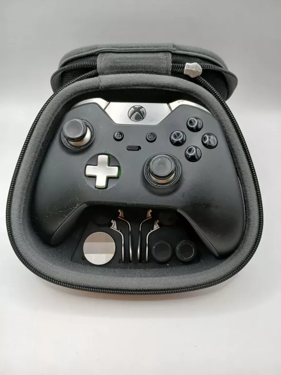 PAD XBOX ONE MICROSOFT 1698 W ETUI